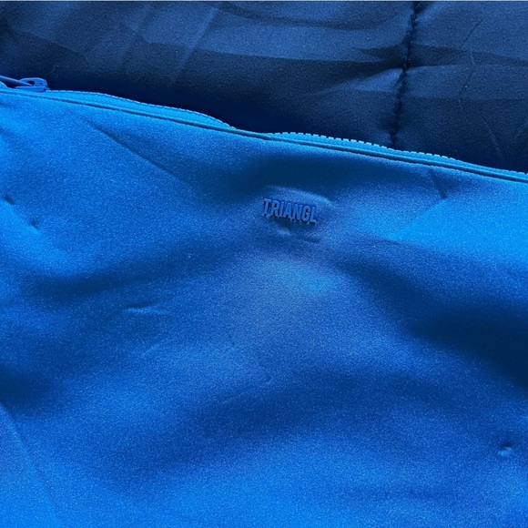 Blue Triangl Swimwear Bag – Neoprene, Water-Resistant & Stylish - Picture 4 of 4